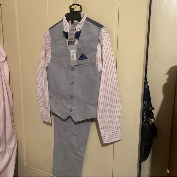 Kenneth Cole Gray Suit Set with Pink Shirt and Blue Accents - Picture 1 of 6